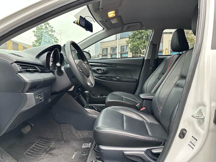 2022 Toyota Yaris L Hatchback