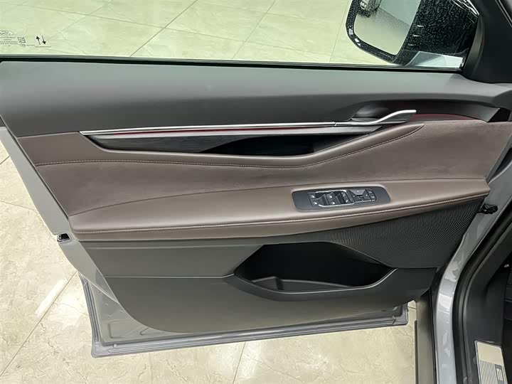 Ford Edge 2025 2025款 锐界L 2.0T EcoBoost E混动四驱七座至尊型