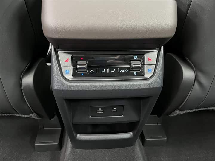 Ford Edge 2025 2025款 锐界L 2.0T EcoBoost E混动四驱七座至尊型