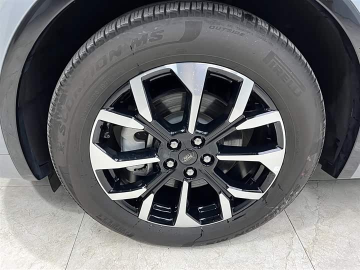 Ford Edge 2025 2025款 锐界L 2.0T EcoBoost E混动四驱七座至尊型