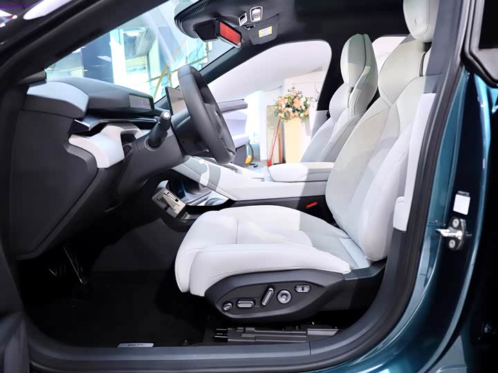 XPeng P7 2025 2025款 750 四驱高性能 Ultra