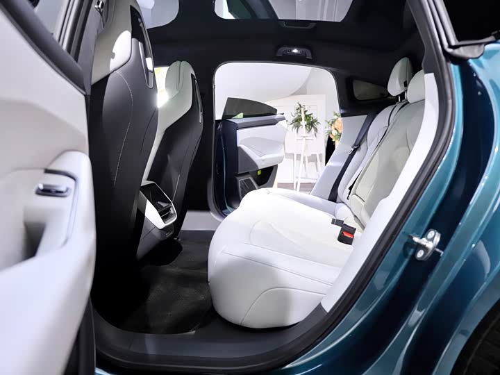 XPeng P7 2025 2025款 750 四驱高性能 Ultra