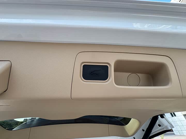 Buick GL8 Hybrid 2025 2025款 陆尚 尊享版 7座