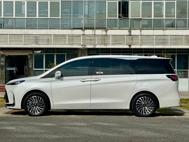 Buick GL8 Hybrid 2025 2025款 陆尚 尊享版 7座