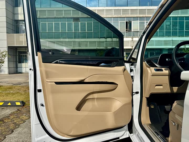 Buick GL8 Hybrid 2025 2025款 陆尚 尊享版 7座