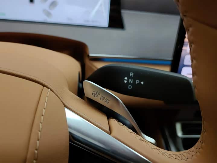 BYD Han L 2025 2025款 DM-p 四驱激光雷达旗舰型