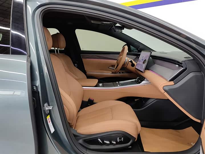 BYD Han L 2025 2025款 DM-p 四驱激光雷达旗舰型