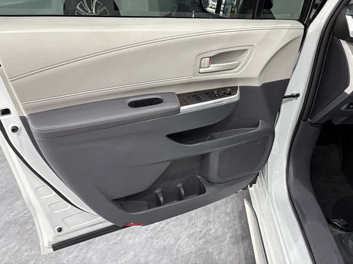 Toyota Granvia 2024 2024款 2.5L混动 舒适版