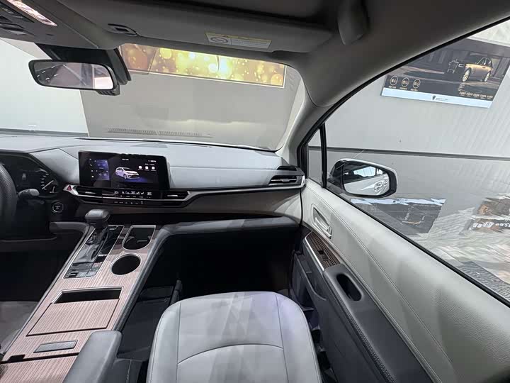 Toyota Granvia 2024 2024款 2.5L混动 舒适版