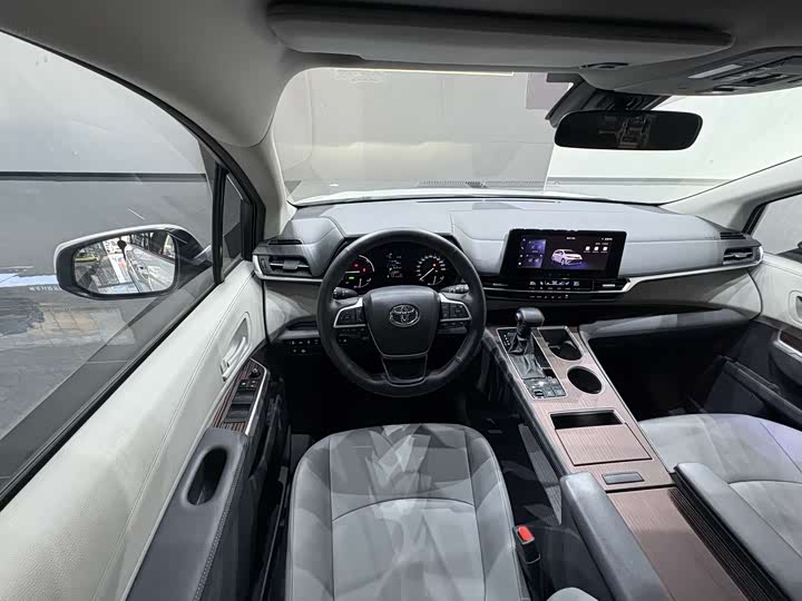 Toyota Granvia 2024 2024款 2.5L混动 舒适版