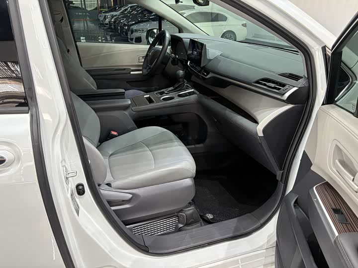 Toyota Granvia 2024 2024款 2.5L混动 舒适版