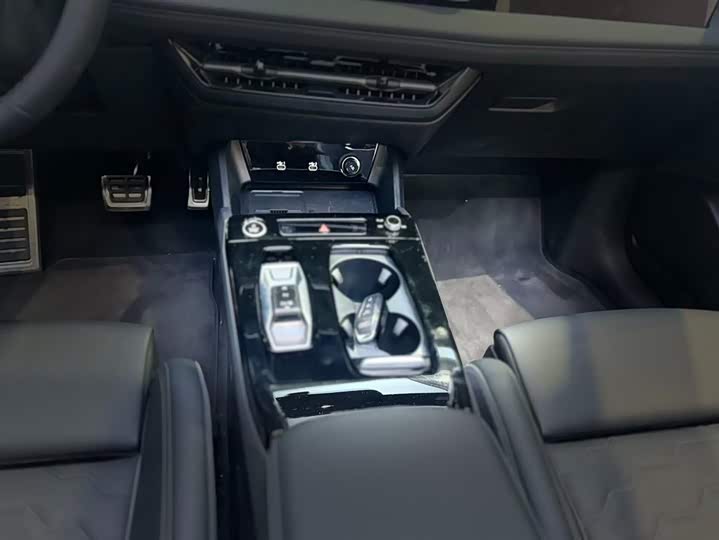 Audi Q6L e-tron 2026 2026款 首发领航版