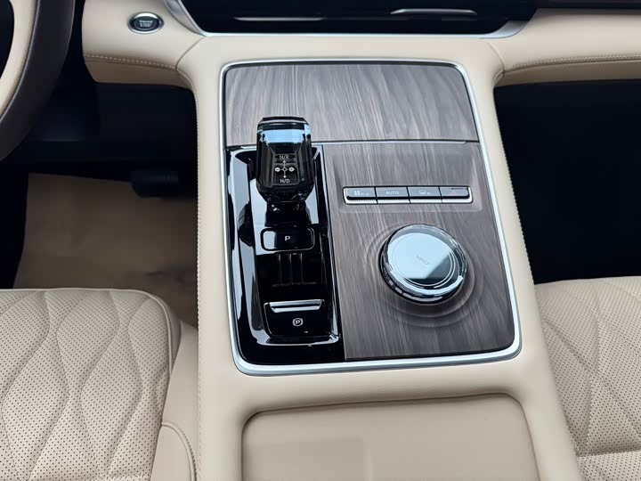 Geely Monjaro 2025 2025款 东方曜 2.0TD 自动四驱望月版