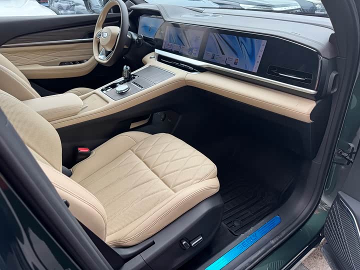 Geely Monjaro 2025 2025款 东方曜 2.0TD 自动四驱望月版