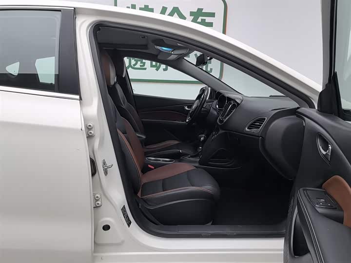 Kia K5 2021 2021款 380T GT-Line 旗舰版