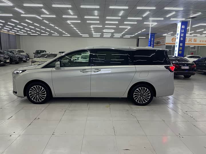 Buick GL8 Hybrid 2025 2025款 陆尚 智享版 7座
