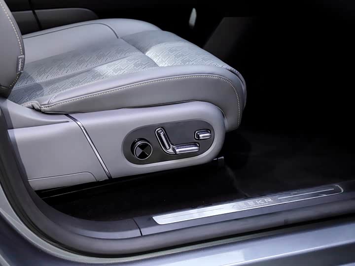 Zeekr 7X 2025 2025款 100kWh 长续航后驱智驾版