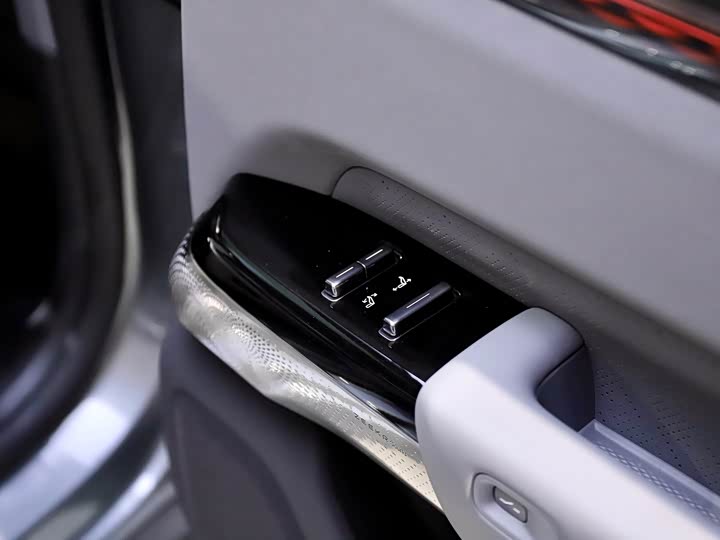 Zeekr 7X 2025 2025款 100kWh 长续航后驱智驾版