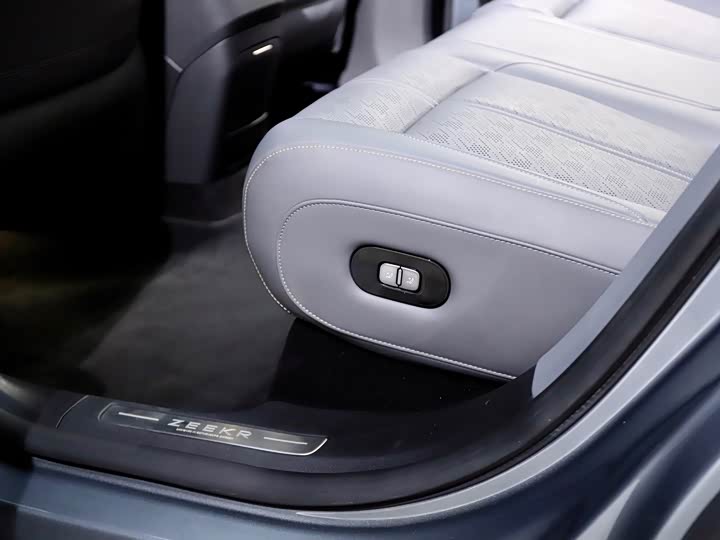 Zeekr 7X 2025 2025款 100kWh 长续航后驱智驾版