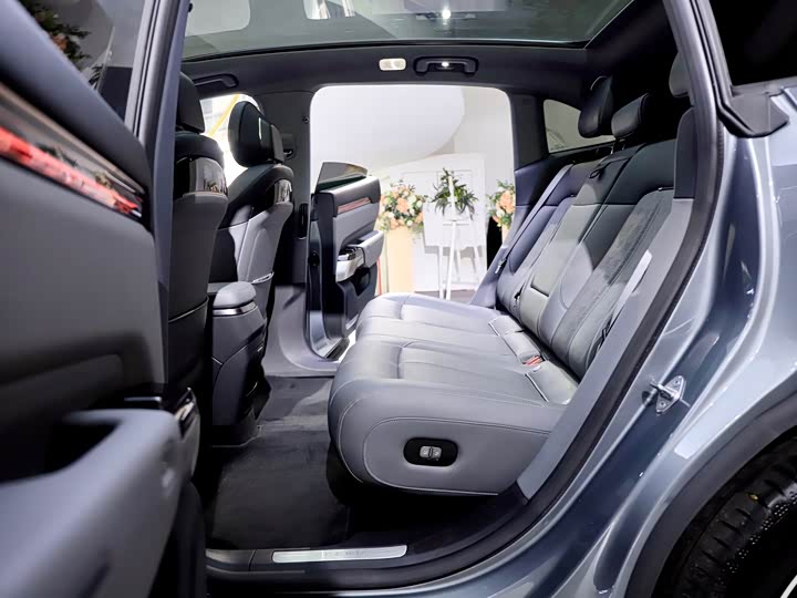 Zeekr 7X 2025 2025款 100kWh 长续航后驱智驾版