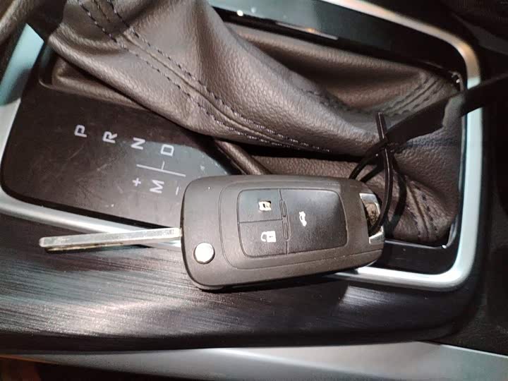 Chevrolet Monza 2024 2024款 1.3T 轻混自动尊享版