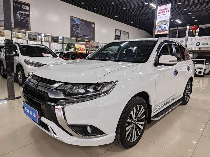Mitsubishi Outlander 2021 2021款 2.4L 四驱致享版 7座