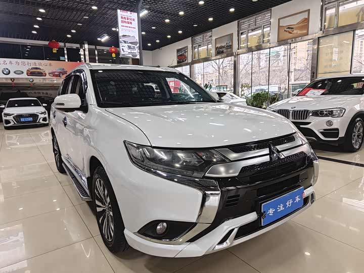 Mitsubishi Outlander 2021 2021款 2.4L 四驱致享版 7座