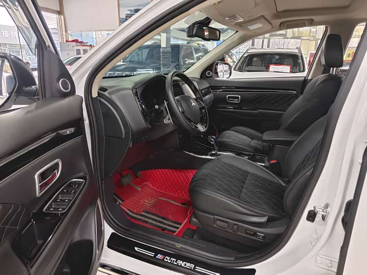 Mitsubishi Outlander 2021 2021款 2.4L 四驱致享版 7座
