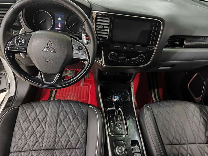 Mitsubishi Outlander 2021 2021款 2.4L 四驱致享版 7座