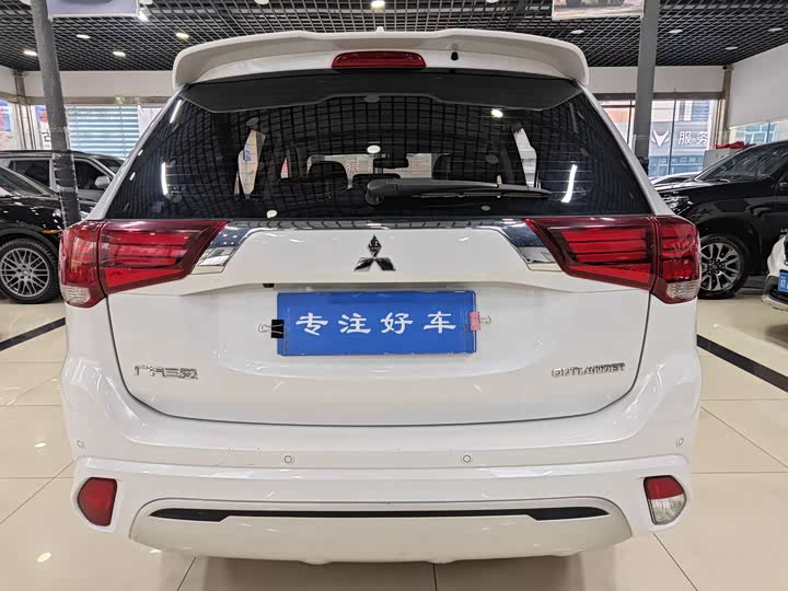 Mitsubishi Outlander 2021 2021款 2.4L 四驱致享版 7座