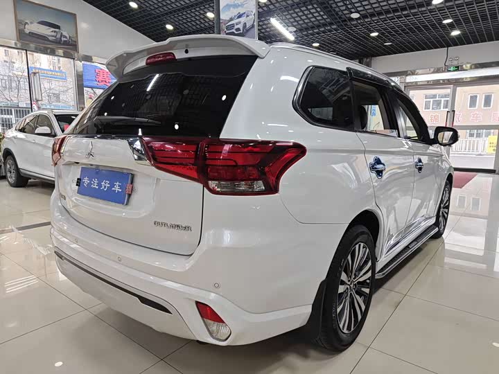 Mitsubishi Outlander 2021 2021款 2.4L 四驱致享版 7座