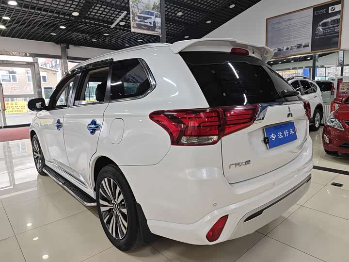 Mitsubishi Outlander 2021 2021款 2.4L 四驱致享版 7座