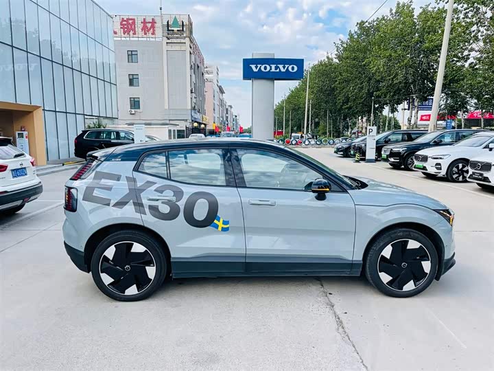 Volvo EX30 2025 2025款 后驱长续航版 Ultra