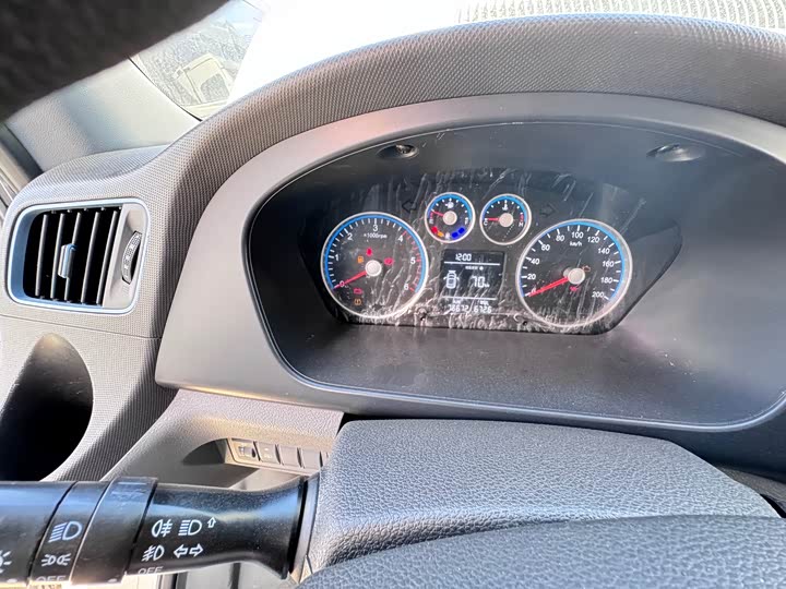 Foton Tuyano 2021 2021款 2.0T手动通途加长轴中顶9座4F20TC3