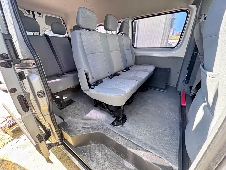 Foton Tuyano 2021 2021款 2.0T手动通途加长轴中顶9座4F20TC3