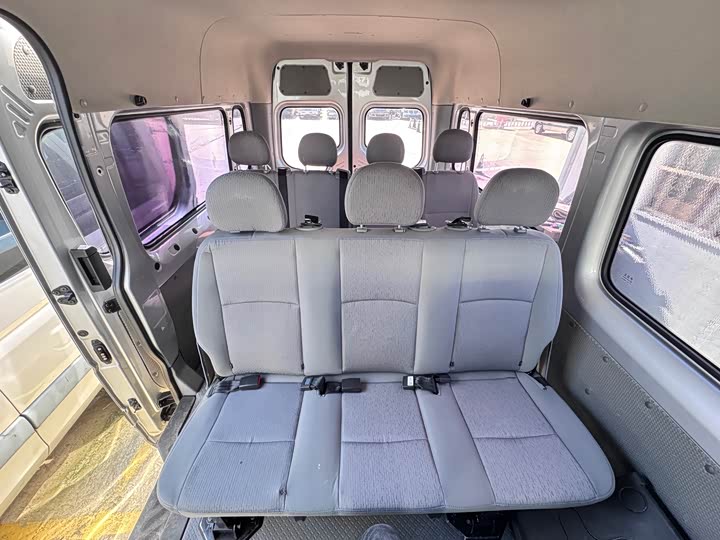 Foton Tuyano 2021 2021款 2.0T手动通途加长轴中顶9座4F20TC3