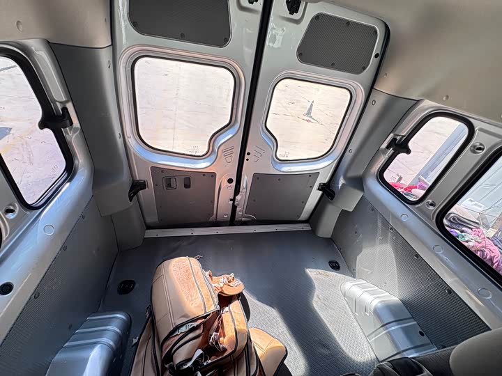 Foton Tuyano 2021 2021款 2.0T手动通途加长轴中顶9座4F20TC3