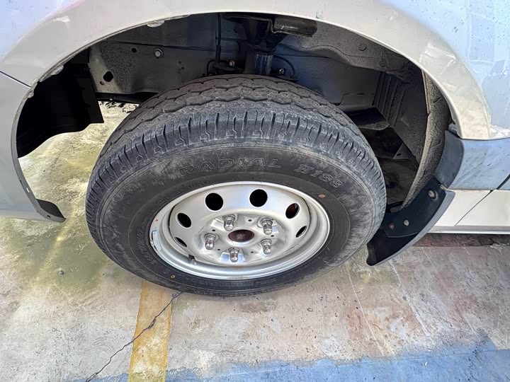 Foton Tuyano 2021 2021款 2.0T手动通途加长轴中顶9座4F20TC3