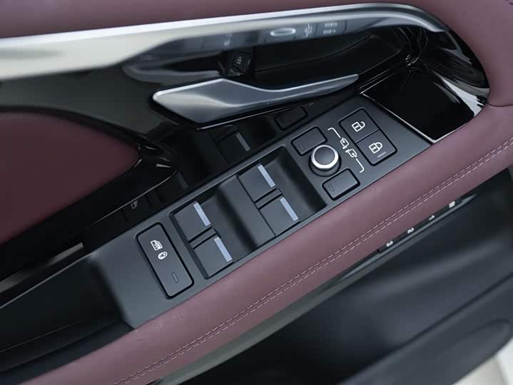 Land Rover Range Rover Evoque L Hybrid 2022 2022款 极光L P300e 插电式电动混合版