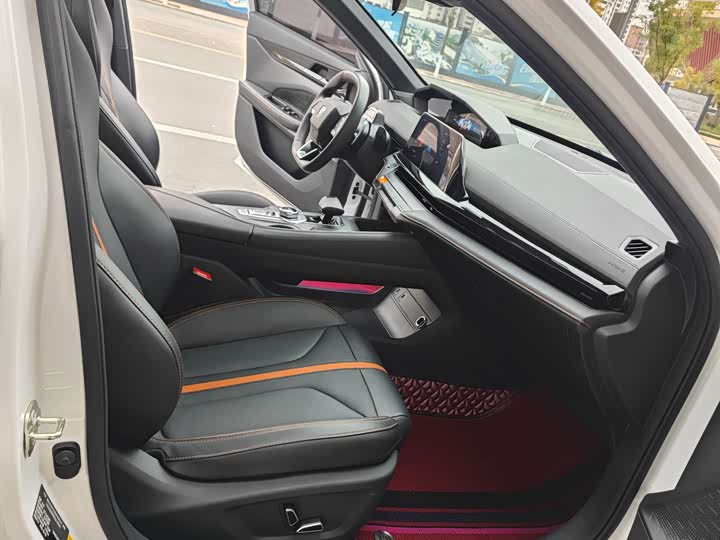 Changan UNI-V 2024 2024款 1.5T 尊贵型