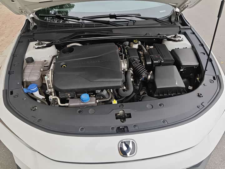 Changan UNI-V 2024 2024款 1.5T 尊贵型