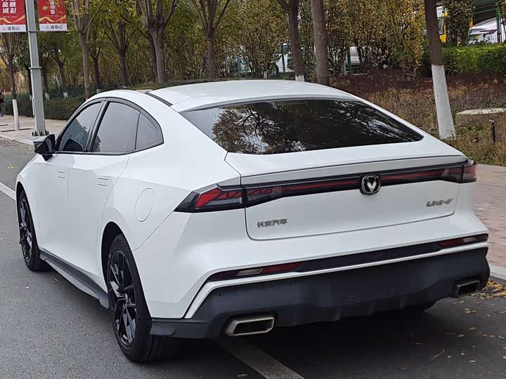 Changan UNI-V 2024 2024款 1.5T 尊贵型