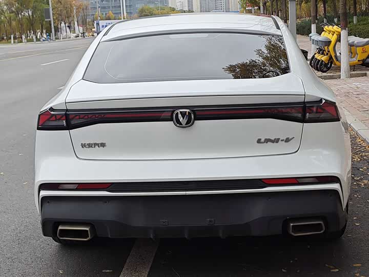 Changan UNI-V 2024 2024款 1.5T 尊贵型