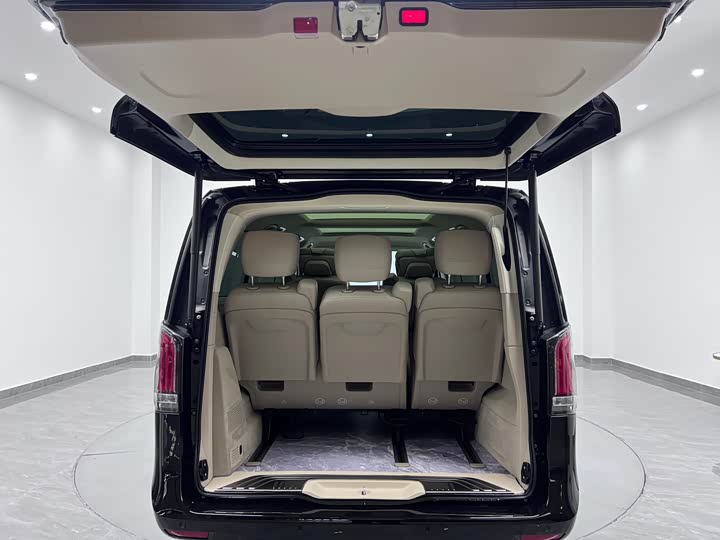 Mercedes-Benz V-Class 2024 2024款 V 300 L 长轴距豪华版