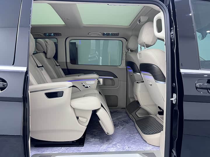 Mercedes-Benz V-Class 2024 2024款 V 300 L 长轴距豪华版