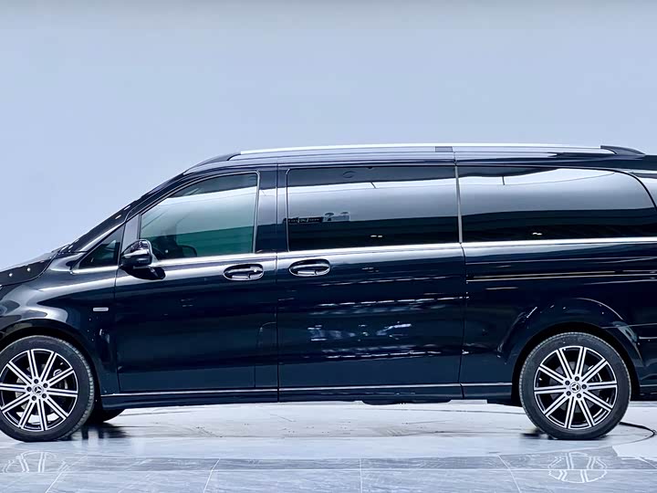 Mercedes-Benz V-Class 2024 2024款 V 300 L 长轴距豪华版