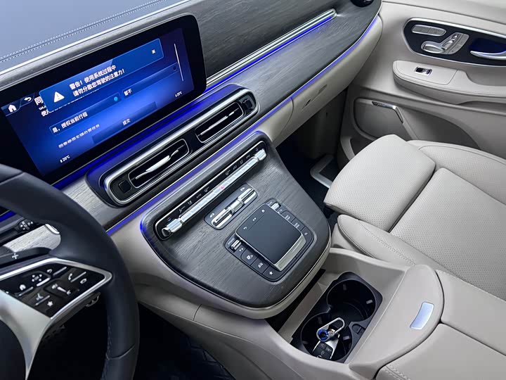 Mercedes-Benz V-Class 2024 2024款 V 300 L 长轴距豪华版