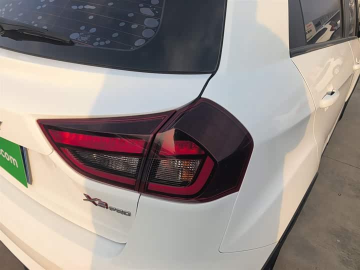 Geely Vision X3 2021 2021款 PRO 1.5L CVT尊贵型