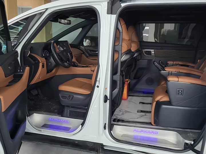 Toyota Alphard 2024 2024款 双擎 2.5L 臻享版