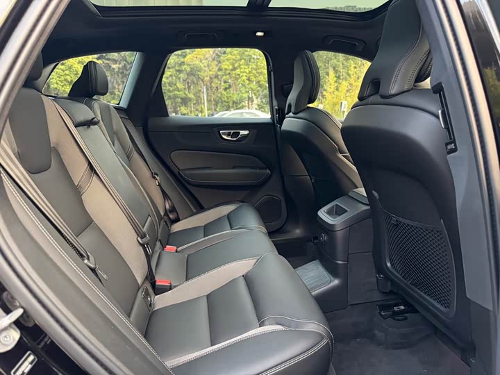 Volvo XC60 Hybrid 2025 2025款 插电式混动 长续航四驱智远极夜黑版